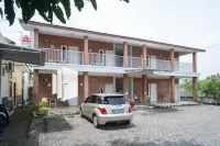 House Acasia Syariah Near Universitas Aisyiah Yogyakarta Mitra RedDoorz Hotels in Gamping