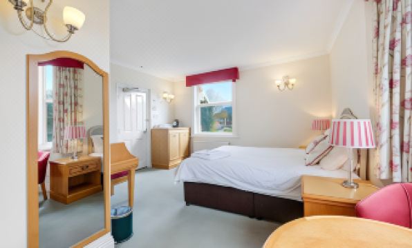 7. 찰스 하우스..