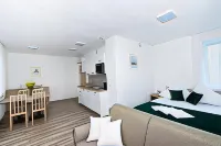 Solid Gold Garni Hotel Hotel dekat Aegon Arena