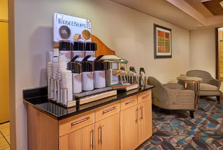 Holiday Inn Express & Suites El Paso Airport