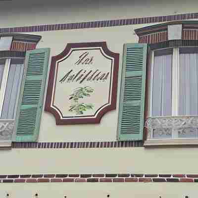 Logis Hôtel les Aubépines Hotel Exterior