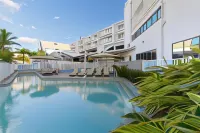 Airlie Beach Hotel - Beach