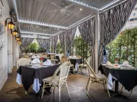 Beverly Hills Plaza Hotel & Spa Hotels near Playboy Mansion