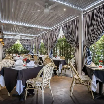 Beverly Hills Plaza Hotel & Spa Отели рядом с достопримечательностью «Сенчури-Сити»