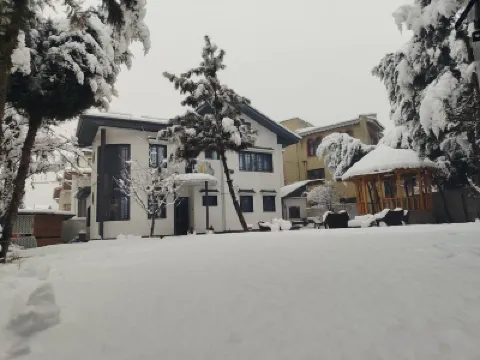 Dilan Residency villa -5 bedroom- centrally heated Hotels in 