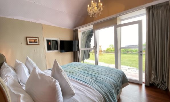 Pondanu Cabins by the Lake