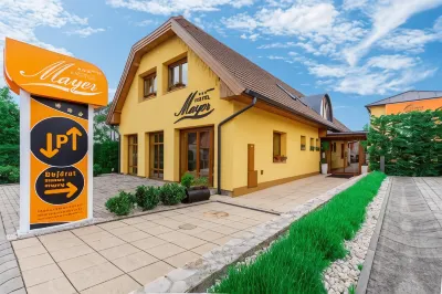 Hotel Mayer Alsóörs Các khách sạn ở Alsoors