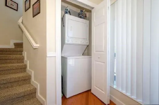 Well Equipped Pet/Smoke Free Family Home - bring your boat!