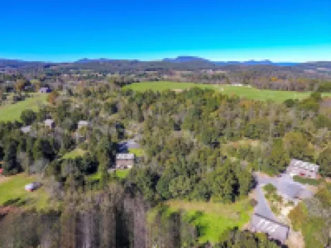 Cabin 114, Luxury 6 bedroom, 3 bath cabin minutes from Downtown Lexington!