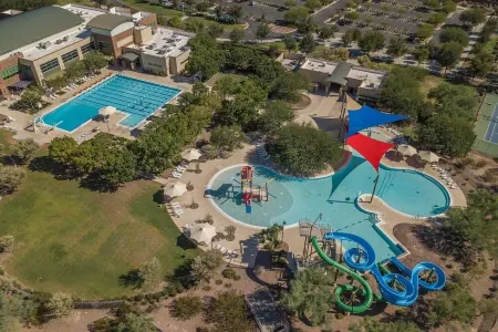 DESERT GEM!  Resort style Living - Private Pool. Отели рядом с достопримечательностью «Уисперинг Уинд»