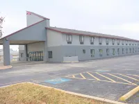 Super 8 by Wyndham New Braunfels I-35 Hotels near Schlitterbahn Waterpark New Braunfels