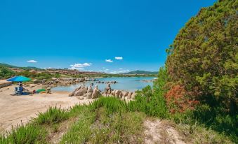 ISA-Residence in Marinella just 100 mt from the sea