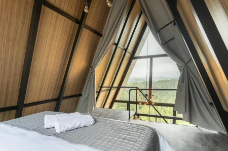 Chales Naturale - Campos do Jordão - Cna Отели рядом с достопримечательностью «Casa - Chalé Condomínio Estância das Águas Claras»