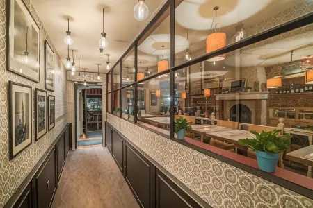 Résidence-Hotel le Quinze Grand Place Brussels Отели рядом с достопримечательностью «Королевская военная академия»