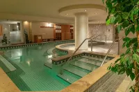 Banff Caribou Lodge and Spa - Pools