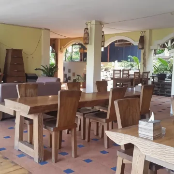 Centro Bajo Hotel & Resto