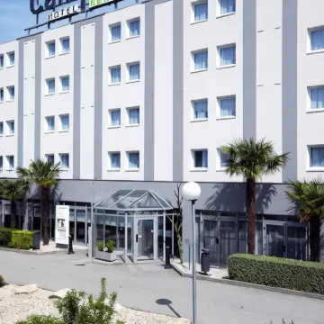 Campanile PRIME - Lyon Ouest Tassin Hotels near Bayer SAS