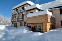Logis Hôtel le Griou 무라트 호텔
