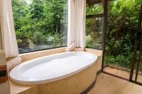 Leopard Walk Lodge Hotels in Hluhluwe
