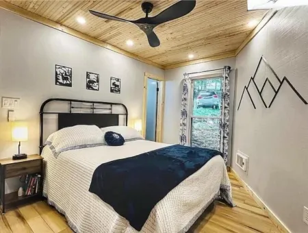 Chantilly Ice Lace Cabin