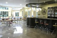 Barbur Plaza Hotel - bar