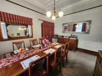 The Fern & Thistle Luxury Accommodation- Drinks, Hotpool, Sauna - Homestays