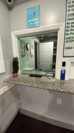 Plaza Inn Motel - Los Angeles Area Отели рядом с достопримечательностью «Университет Запад»