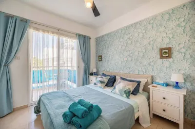 Accommodation with pool and terrace Отели в г. 