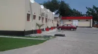 Tshesebe Stopover Motel - ที่มีที่จอดรถ