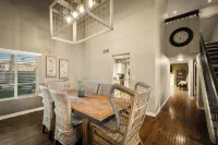 Cozy 4Bd House,10Mins to Las Vegas Strip,20Mins to Airport!Salt Water Pool &Spa!