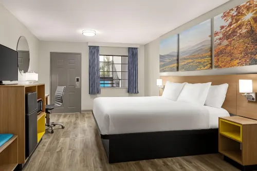 Days Inn by Wyndham Fulton - Gym