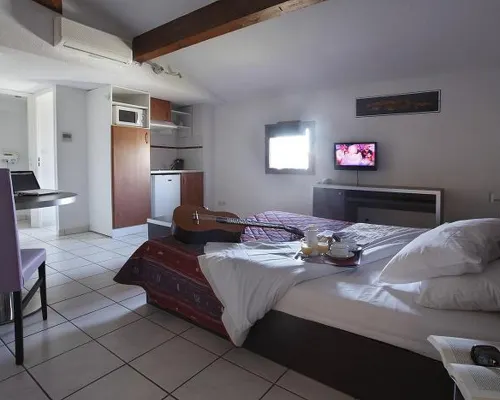Adonis Carcassonne Hotels in Aude