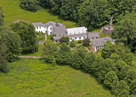 Inn at Silver Maple Farm