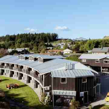 Clearbrook Motel & Serviced Apartments Hotel Exterior