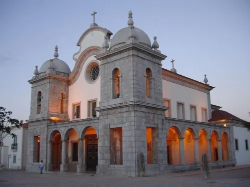 VillasFerrel - FlowerPot Chalet - with large courtyard and living area