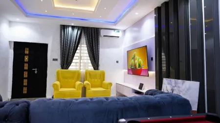 Gorgeous Luxury 2 Bedroom Apartment Gillant Luxury Homes