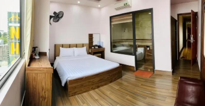 MV Hotel Phu Xa Temple周辺のホテル