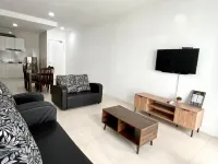 Staycation Homestay 14 P Residence Kuching Condo Hotels in der Nähe von Satow Waterfall, Kpg Bobak