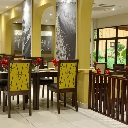 Cresta Riley's Hotel