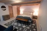 Grey Wolf Lodge-Pet friendly, with 3 king beds.