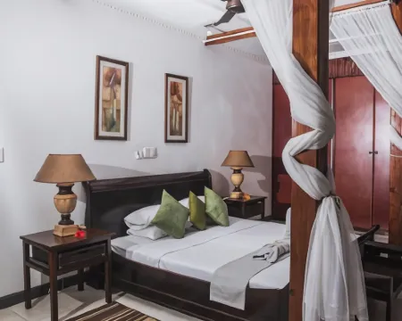 Hotel Chateau St Cloud โรงแรมในลาดิกิว