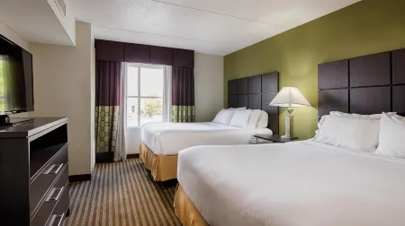 Holiday Inn Express & Suites Mooresville - Lake Norman Отели рядом с достопримечательностью «Trump National Golf Club Charlotte»