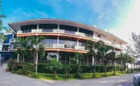 The Uncle Beach Resort Hotel a Distretto di Bang Saphan Noi