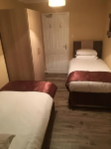 The Ynyscedwyn Arms Hotel فنادق في 