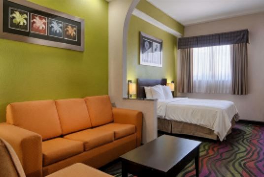 Days Inn & Suites by Wyndham Bonita Springs North Naples