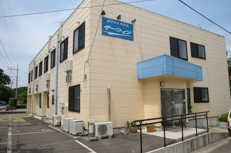 Business Hotel Surfin Отели рядом со станцией JR Aburatsu station