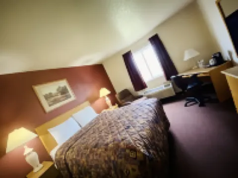Herington Inn and Suites Hotels in Dickinson County