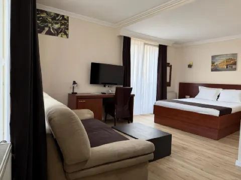 Hotel Parlament Отели в г. 