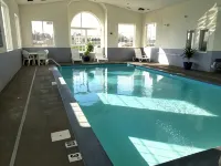Microtel Inn & Suites by Wyndham London - Pool