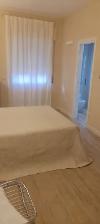 Room in newly renovated apartment with TV wifi coffe and tea